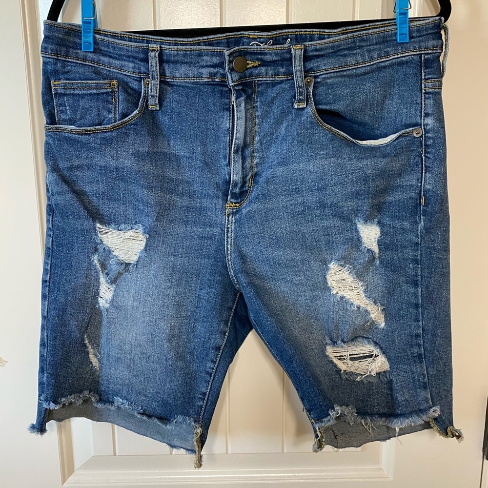 Universal Thread High Rise Bermuda Jean Shorts 16